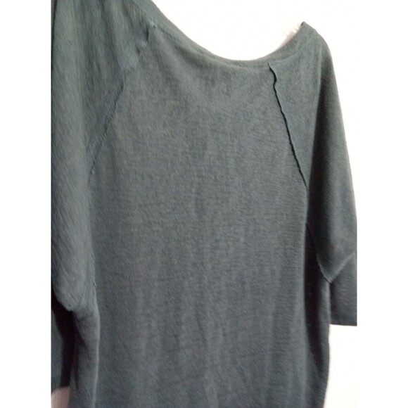Wallflower Green Small 3/4 Sleeve V Neck - Picture 7 of 12